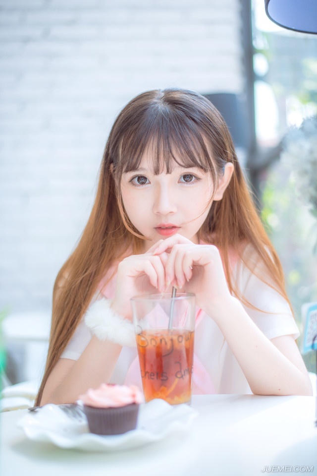 无论平时多勾心斗角，过年也要伪装个节日气氛出来，不然对不起鞭炮。